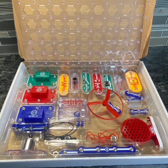 Snap Circuits Jr. SC-100 Electronics Discovery Kit By Elenco - Picture 9 of 11